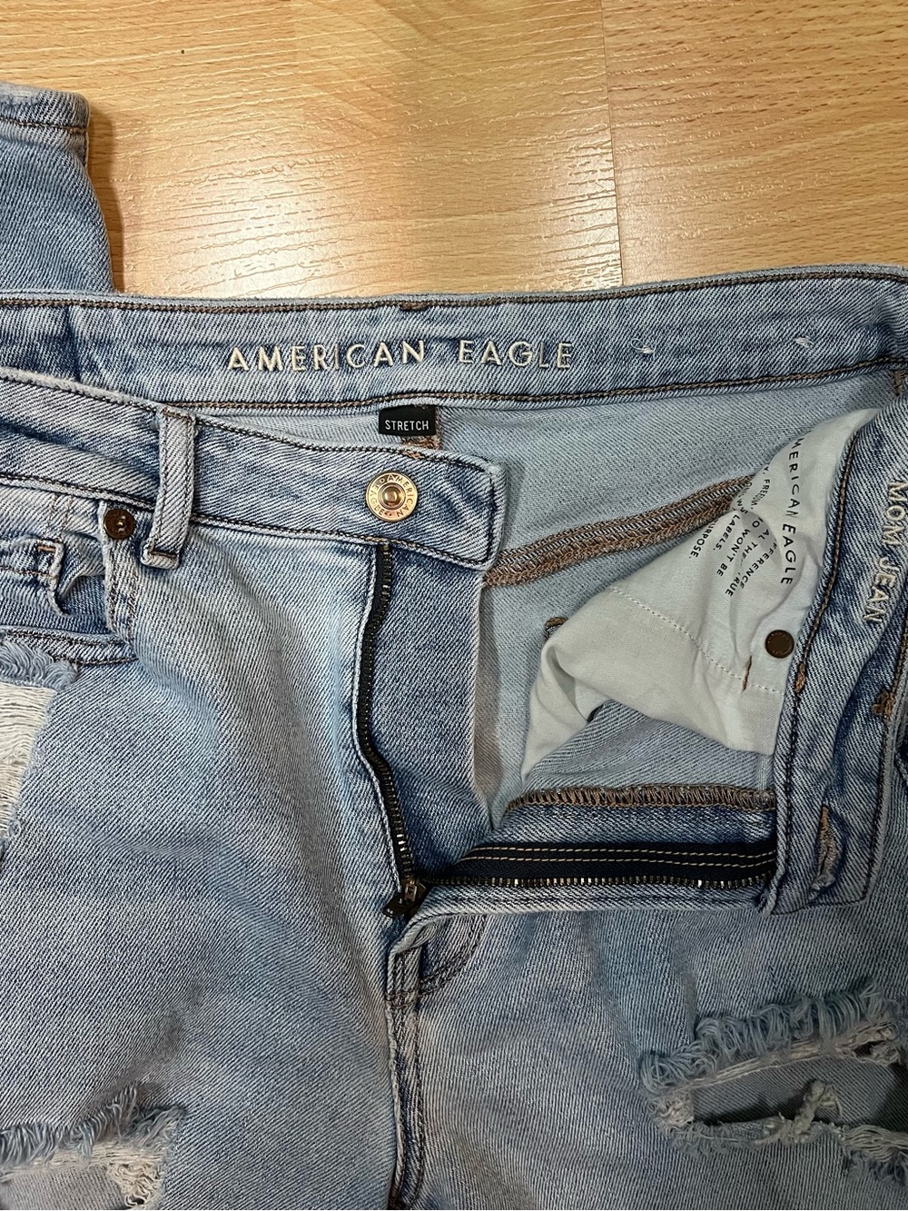 American Eagle Outfitters High-Rise Distressed Stretch Mom Jean - Picture 4 of 4